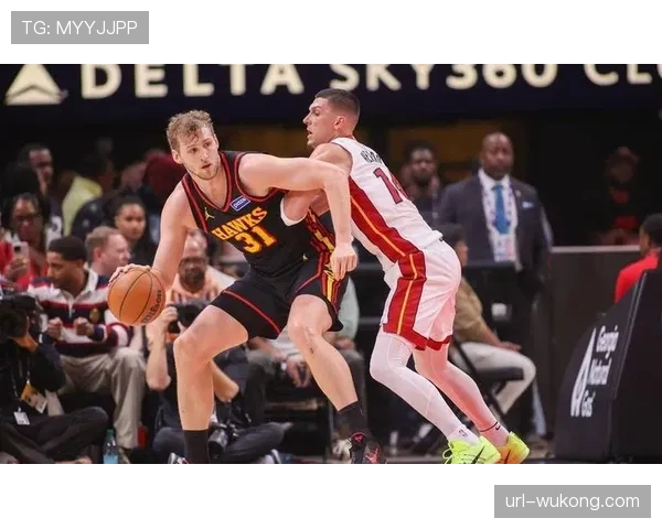 热火队使用“Floppy”变种战术，成功为希罗创造三分空位机会