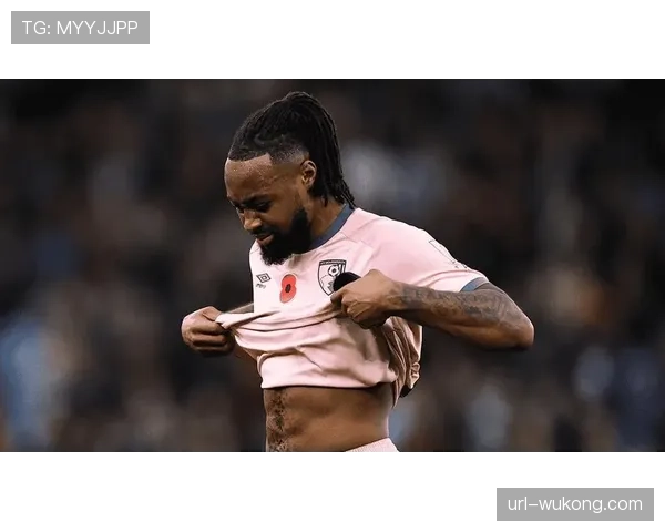 沃尔夫斯堡前锋温德上演帽子戏法,三粒进球均来自第一脚射门 沃尔夫斯堡前锋温德上演帽子戏法,三粒进球均来自第一脚射门